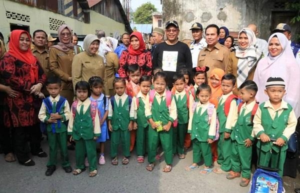 (Plt) Wali Kota Medan Ir. H. Akhyar Nasution meninjau Pos Pelayanan Terpadu (Posyandu) Di Kecamatan Medan Labuhan